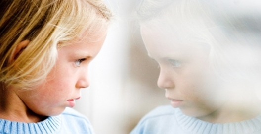 Аутизм: 9 тревожных сигналов для родителей