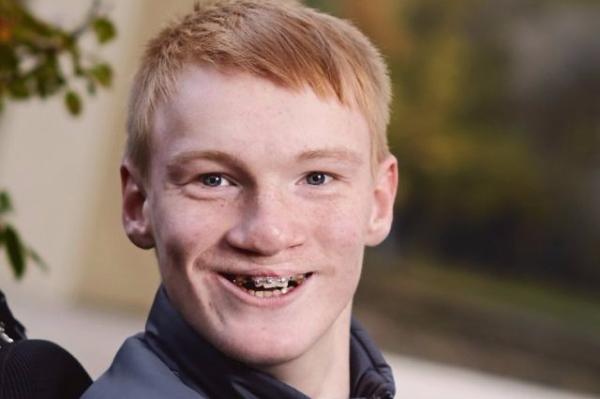 Гений с ДЦП. Школьник помогает заговорить людям с нарушениям...